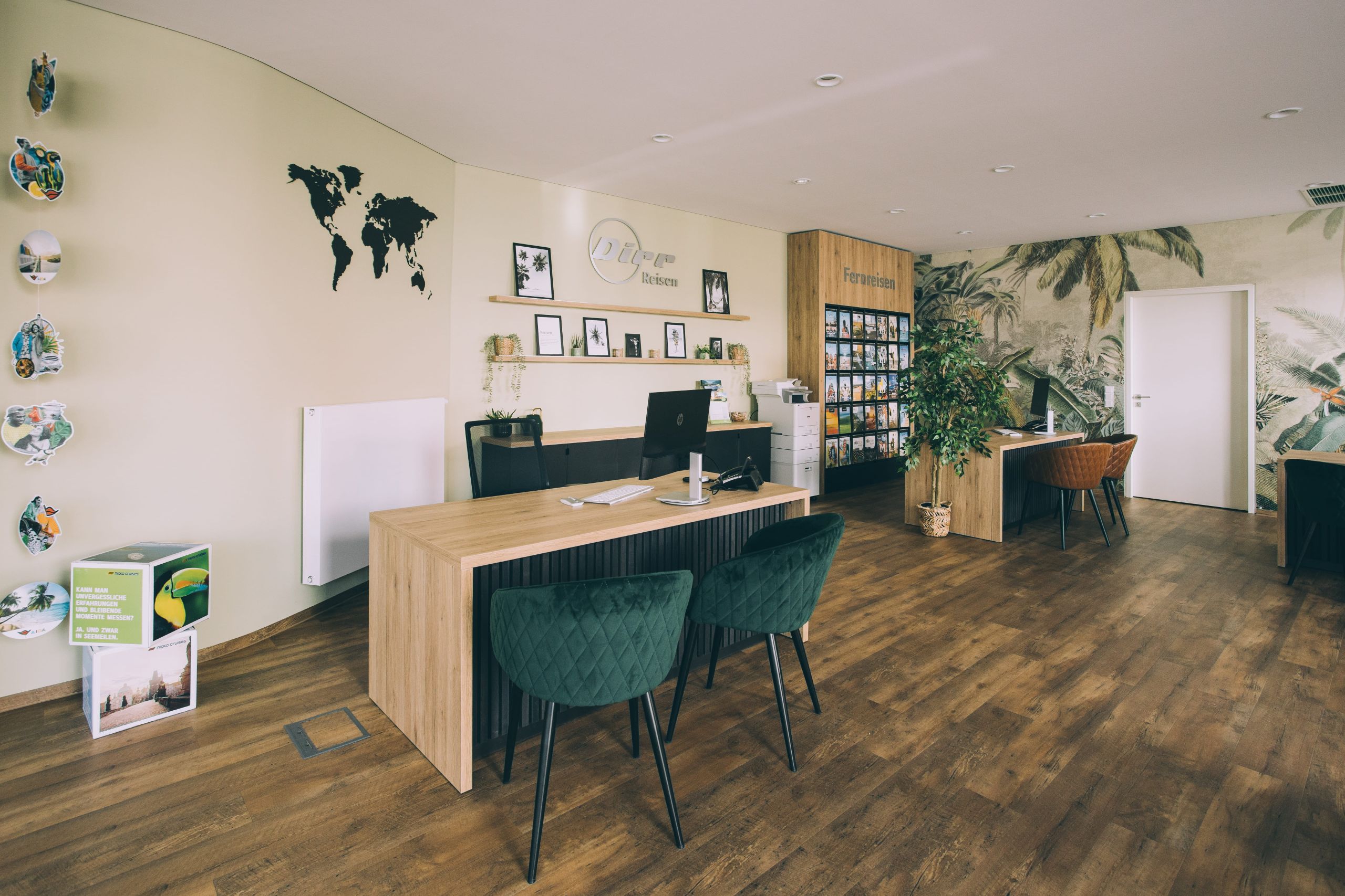 Modern eingerichtetes Reisebüro von Dirr-Reisen im Krumbach